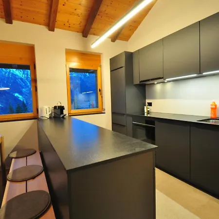 Tossu, Haus Metropol B * 格雷兴