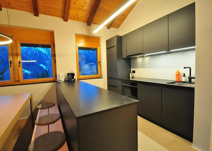 Tossu, Haus Metropol B * 格雷兴