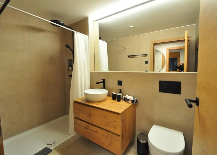 Tossu, Haus Metropol B 格雷兴